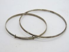 A sterling silver expanding bangle together with a hallmarked silver fixed bangle.