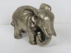 A heavy cast metal elephant figuring approx. 17cm in length.