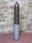 A British 105mm drill hesh round, dated 1987.