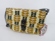 A leaf patterned handbag in yellow 'as n