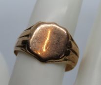 A 9ct gold signet ring, shield head unengraved, hallmarked 375, cut band, 5.5g.