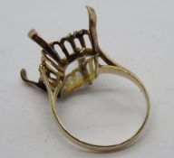 A yellow metal ring mount, no apparent hallmarks, 2.4g.