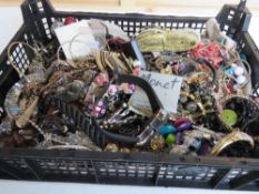 A quantity of assorted costume jewellery.
