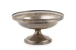 A George V silver fruit stand, with pierced galleried border, on pedestal base by Mappin & Webb,