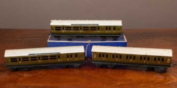 A group of three Bassett-Lowke Limited 0 gauge painted tin plate Southern Railway carriages