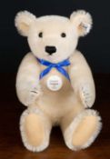 A modern Steiff teddy bear 1922 replica,