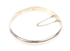An Edwardian 9ct rose gold hollow hinged bangle.