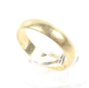 A vintage 22ct gold wedding band.