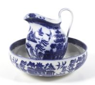 A Royal Doulton WIllow Pattern ceramic jug and basin. Basin diameter 37.