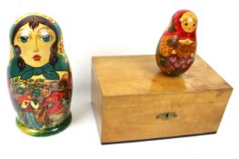 A sewing work box and two Russian dolls. Max. H22.