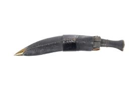 A kukri. With a wooden handle, the leather scabbard fitted with two small knives. L42.