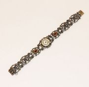 Silber Damen Trachten-Armbanduhr der Firma Bergland, mit 2 Granaten, 29,7 gr., L 18 cm, Funktion