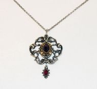 835 Silber Kette, L 70 cm, und Trachten Anhänger mit Granaten, teils vergoldet, 6 cm x 4 cm, 21 gr.