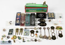 Golf Collectables, a mixed selection to include badges, plated golf spoon, Ryder Cup The Belfry