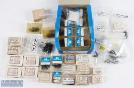 Quantity of Mustad and other brands of Fishing Hooks, a mixed lot of noted hooks of size 6 down eye,