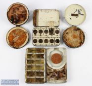 Hardy black japanned dry fly and leader tin base with 12 view sections and lid with leader holder,