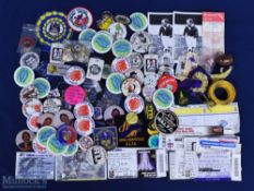 Rugby League Collectibles (Qty): A good mixture of badges, cloth patches, keyrings, rosettes