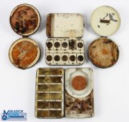 Hardy black japanned dry fly and leader tin base with 12 view sections and lid with leader holder,