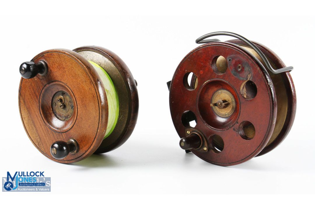 Wooden and Brass 5.5" Frogback Nottingham Reel with twin black handles, sliding catch release, brass - Image 1 of 2