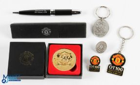 Collection of Manchester United executive club gift sets to include Manchester United retractable
