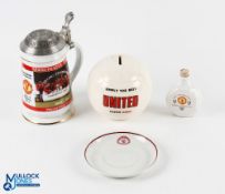 Manchester United Collectables, to include a United football money box, 2001 Manchester United