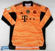Manuel Neuer No 1 Bayern Munich 2021/22 goalkeeper 'FIFA World Champions' match issue football shirt
