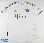 Matthijs de Ligt No 4 Bayern Munich 2022/23 away match issue football shirt - in white, Adidas / T