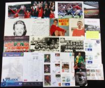 1959 Salute to Manchester United (62 pages) by Buchans, United letter headed autographed (printed)