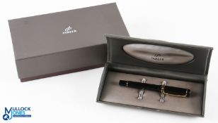 Fine PGA 'Parker Duofold' black and gilt fountain pen c/w Duofold 18k 750 nib - screw top with