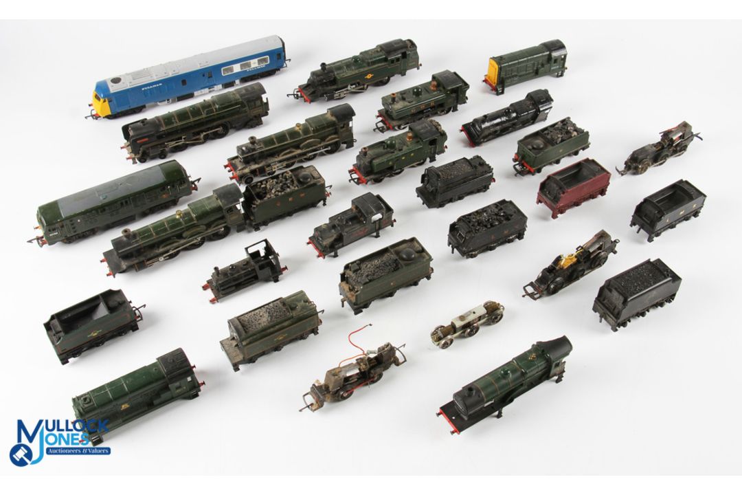 00 Gauge Tri-ang Hornby Locomotives Lot, a lot of heavily over painted locomotives, bodies and