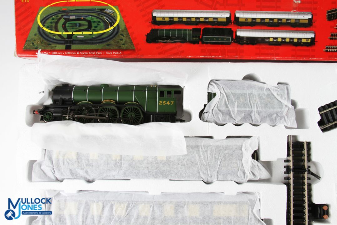 Hornby 00 Gauge Sheffield Pullman R1135 Train Set, plus a 1m length of Hornby track and a roll of - Image 2 of 2