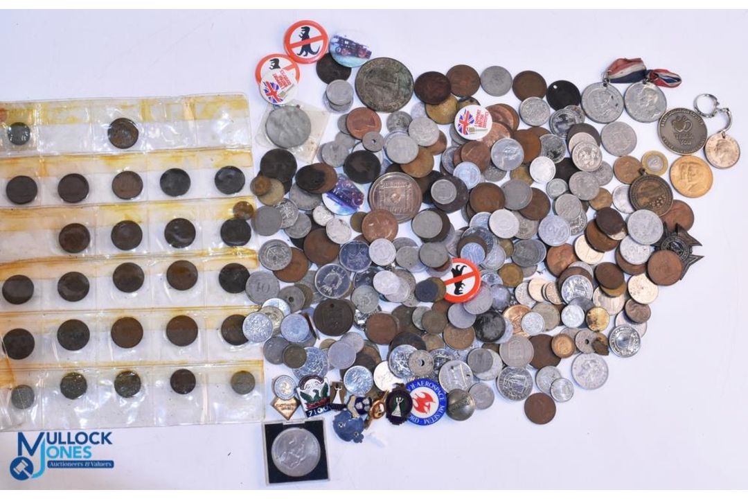 Box of World Coins, Tokens, Badges and few British coins, no silver coinage noted, #2.5kg - Image 1 of 5