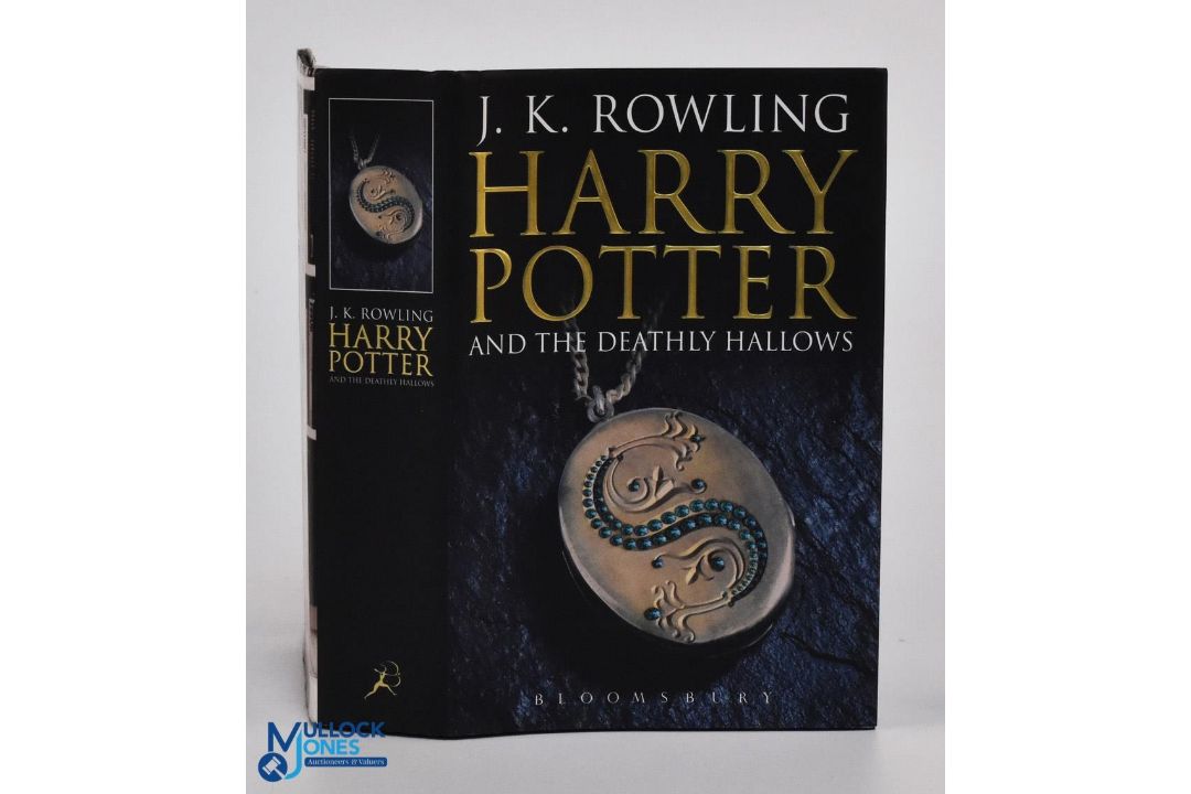 Harry Potter Book Selection (4) features Harry Potter and the Deathly Hallows 2007, first edition of - Image 1 of 4