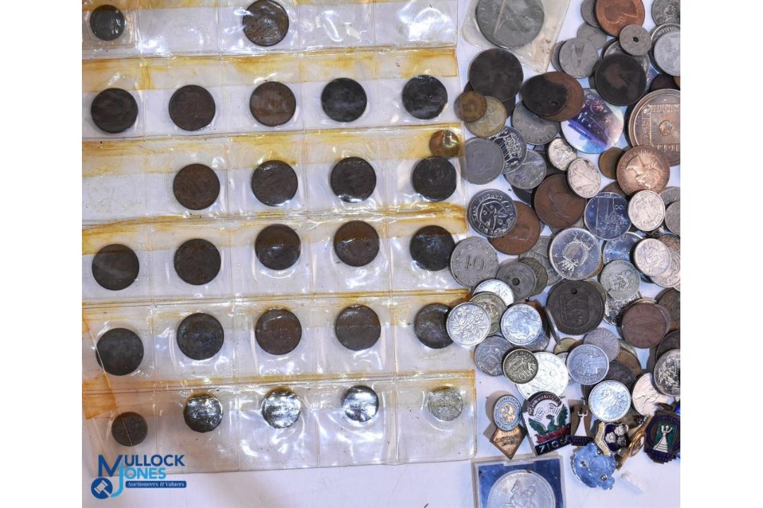 Box of World Coins, Tokens, Badges and few British coins, no silver coinage noted, #2.5kg - Image 2 of 5