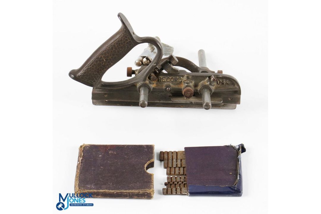 Record No.044 Plough Combination Plane, with blades in good clean condition - Image 2 of 2