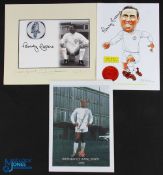 Leeds United: Card framed photograph of Bobby Collins at Leeds Utd with signature of Bobby plus