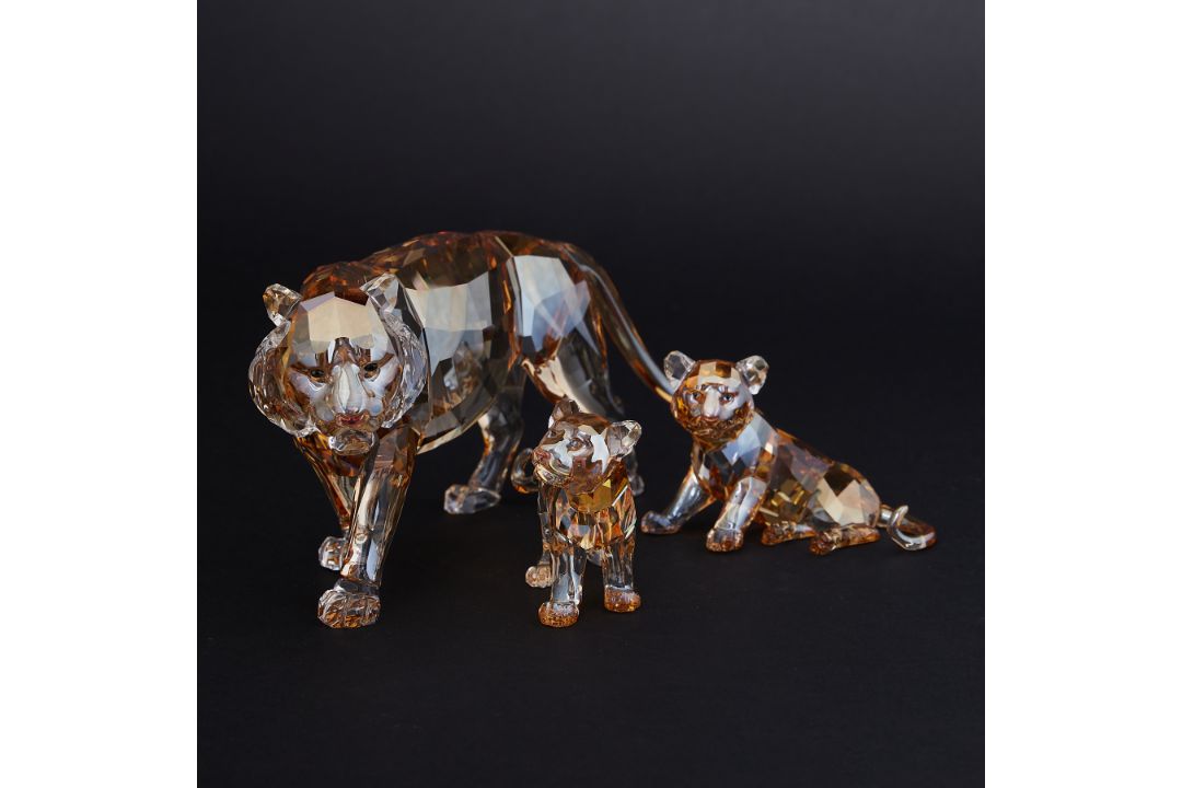 Swarovski Crystal Glass, annual edition Endangered Wildlife 'Tiger and Two Cubs' 2010, boxed (one