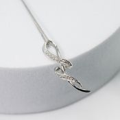 A 9ct white gold twist design pendant set with approx. 0.03 carats of round cut diamonds in an