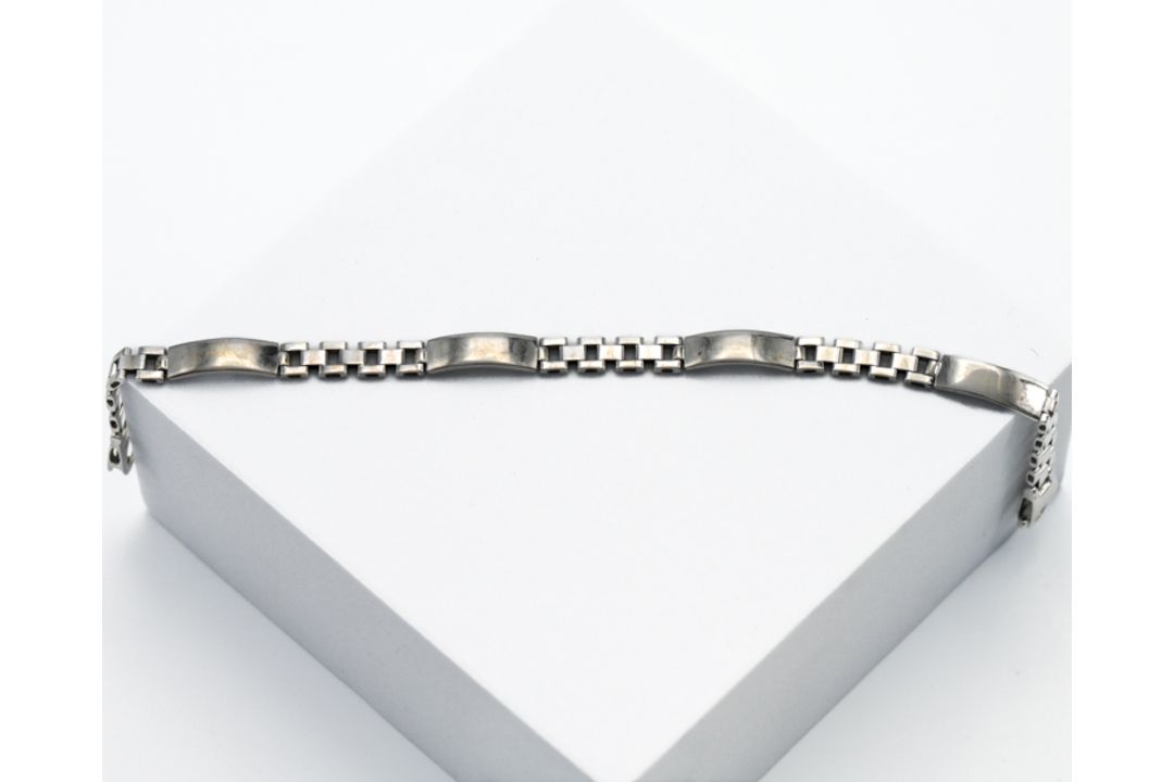 A 9ct white gold brick style bracelet, approx 12.1g, length approx 19cm.