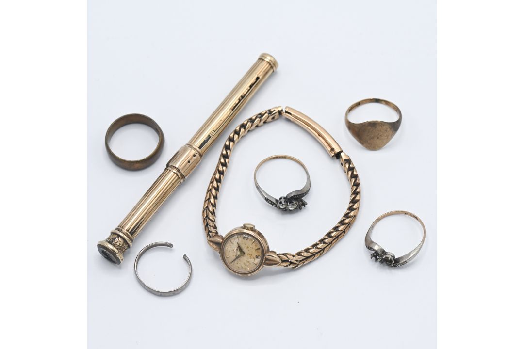 A mixed lot including a 9ct yellow gold vintage ladies Omega wrist watch with 9ct gold bracelet,