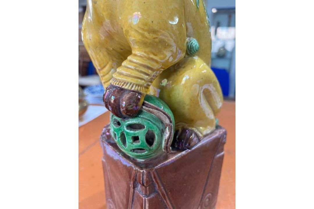 A sancai ‘tile works’ model of a Buddhist Lion, Qing dynasty, 19th century Modelled crouching on a - Image 6 of 8