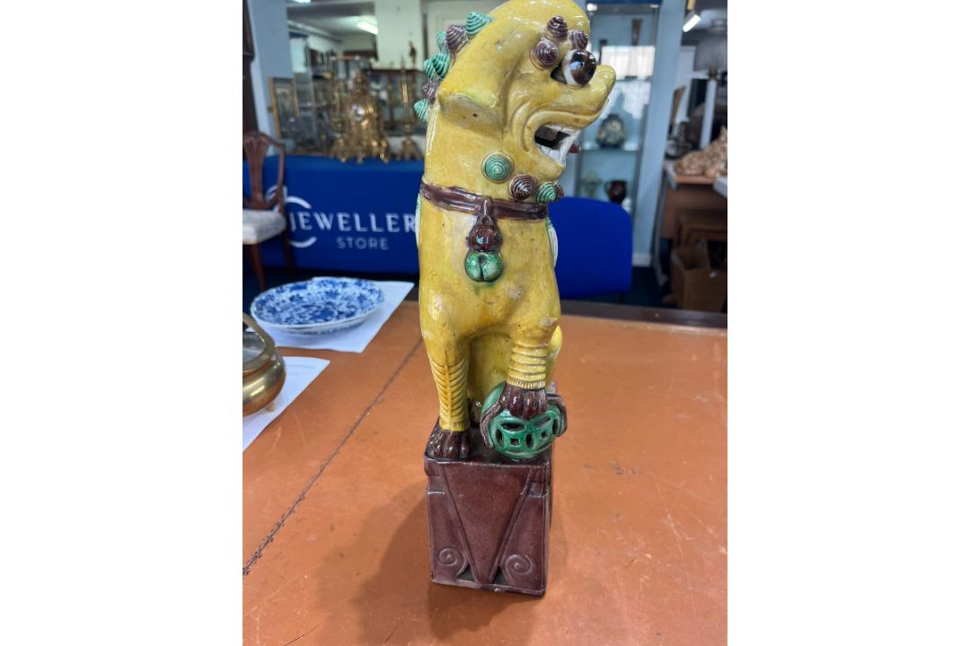 A sancai ‘tile works’ model of a Buddhist Lion, Qing dynasty, 19th century Modelled crouching on a - Image 4 of 8
