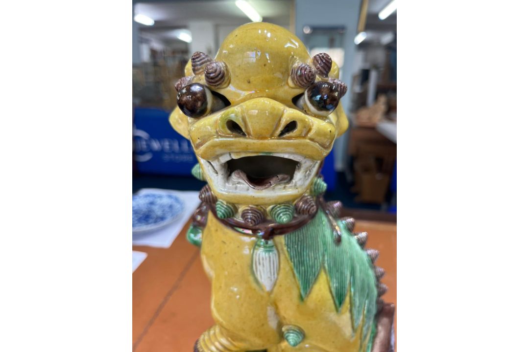 A sancai ‘tile works’ model of a Buddhist Lion, Qing dynasty, 19th century Modelled crouching on a - Image 5 of 8