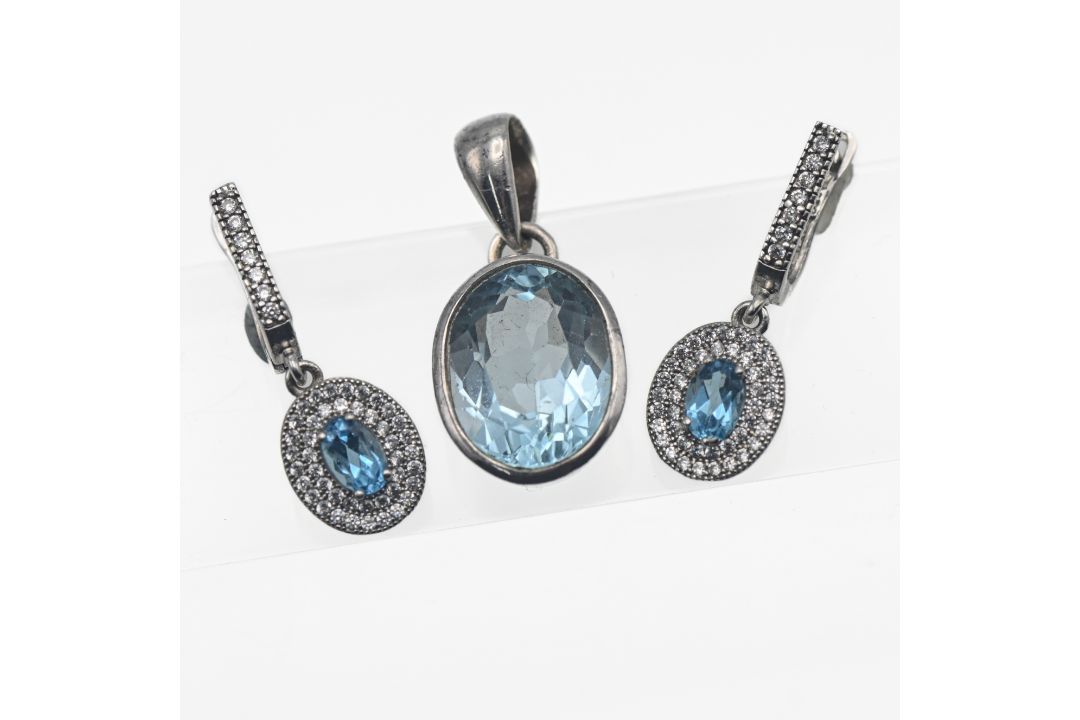 A set of blue topaz oval pendant with a pair of silver blue topaz earrings (3).