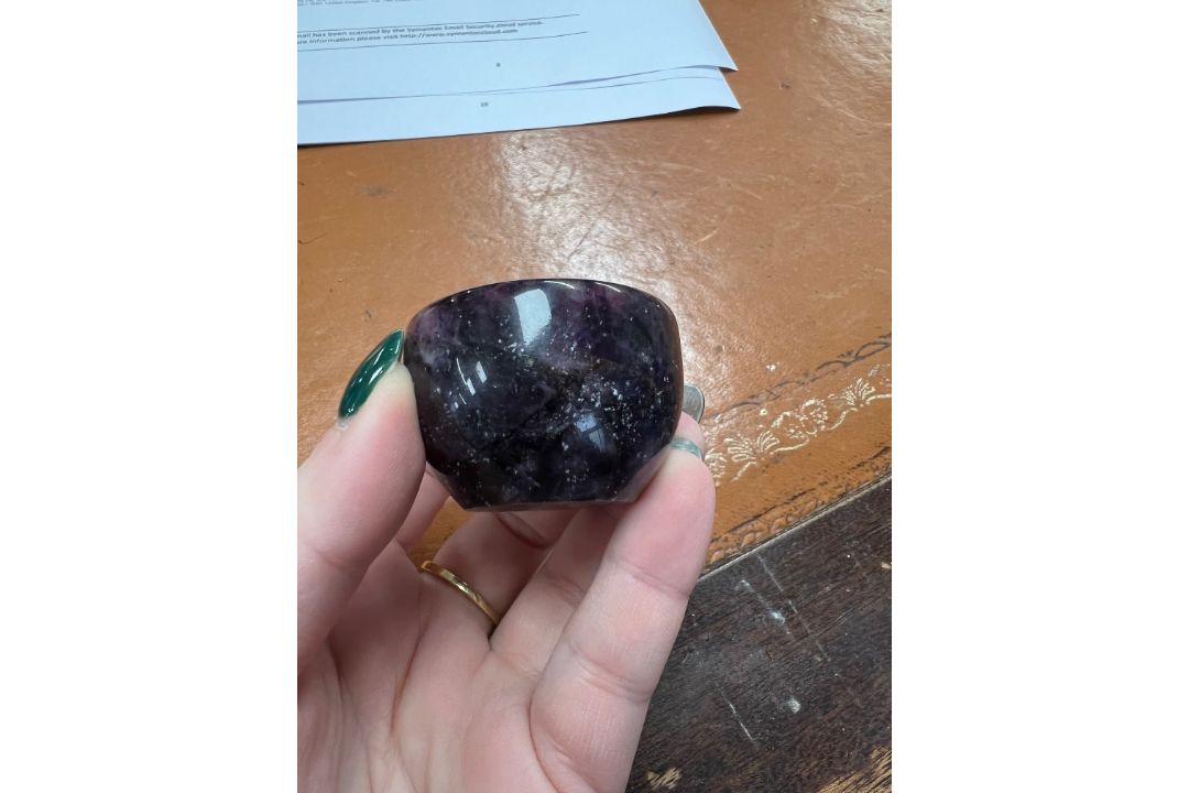 Blue John, a small bowl, diameter 4.5cm and other hardstones etc, approx. 22 - Image 3 of 6
