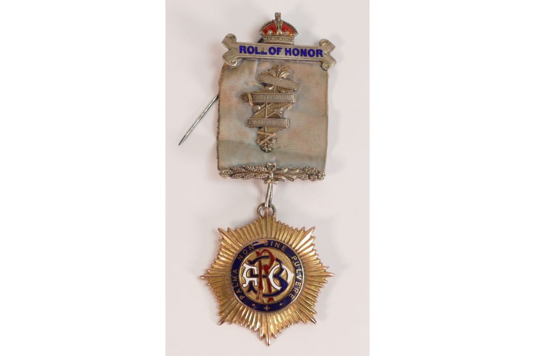RAOB (Royal Antediluvian Order of Buffaloes) heavy 9ct gold hallmarked Roll of Honour medal / - Image 1 of 4