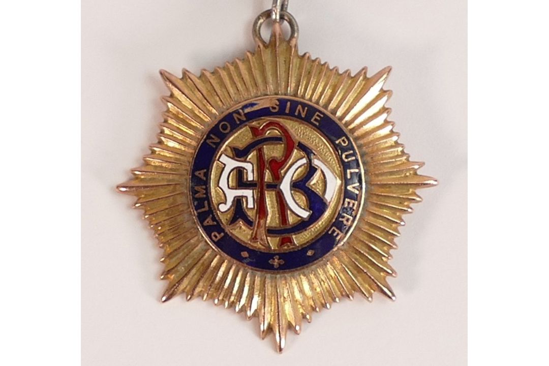 RAOB (Royal Antediluvian Order of Buffaloes) heavy 9ct gold hallmarked Roll of Honour medal / - Image 2 of 4