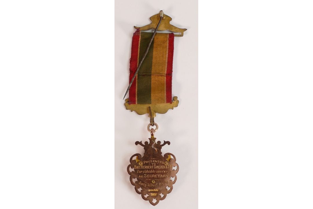 RAOB (Royal Antediluvian Order of Buffaloes) heavy 9ct gold hallmarked medal / jewel - Awarded to - Image 3 of 4