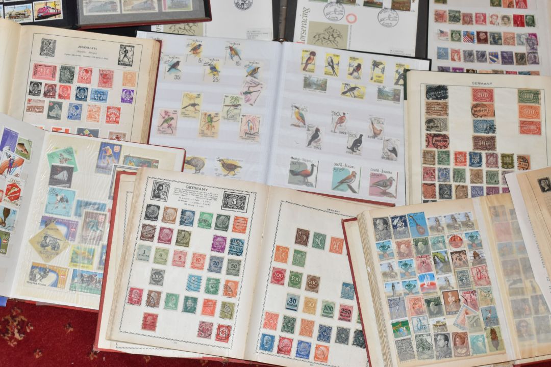 VERY LARGE ACCUMULATION OF STAMPS IN NUMEROUS ALBUMS AND LOOSE, we note worldwide collections, GB - Image 15 of 26