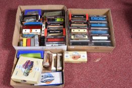 A COLLECTION OF ASSORTED BOXED AND UNBOXED DIECAST BUS AND COACH MODELS, boxed items include Corgi